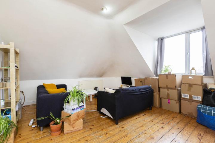 Modern Apartment Mapesbury Road, Willesden Green